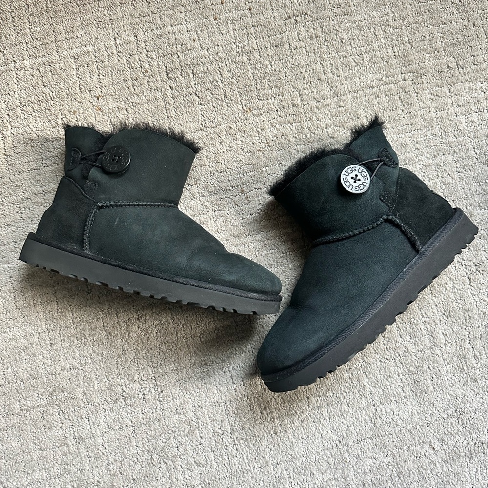 *SOLD* WOMEN’S UGG BOOTS SIZE 7